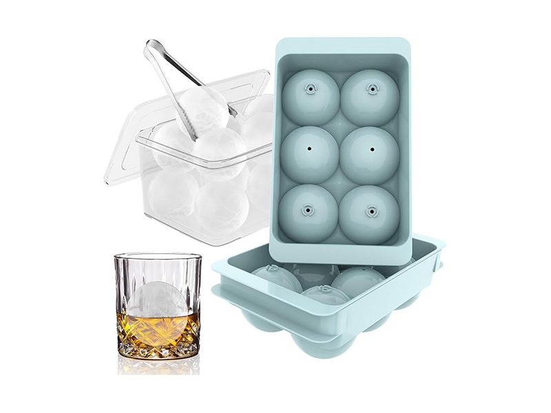 Round ice cube maker with scoop